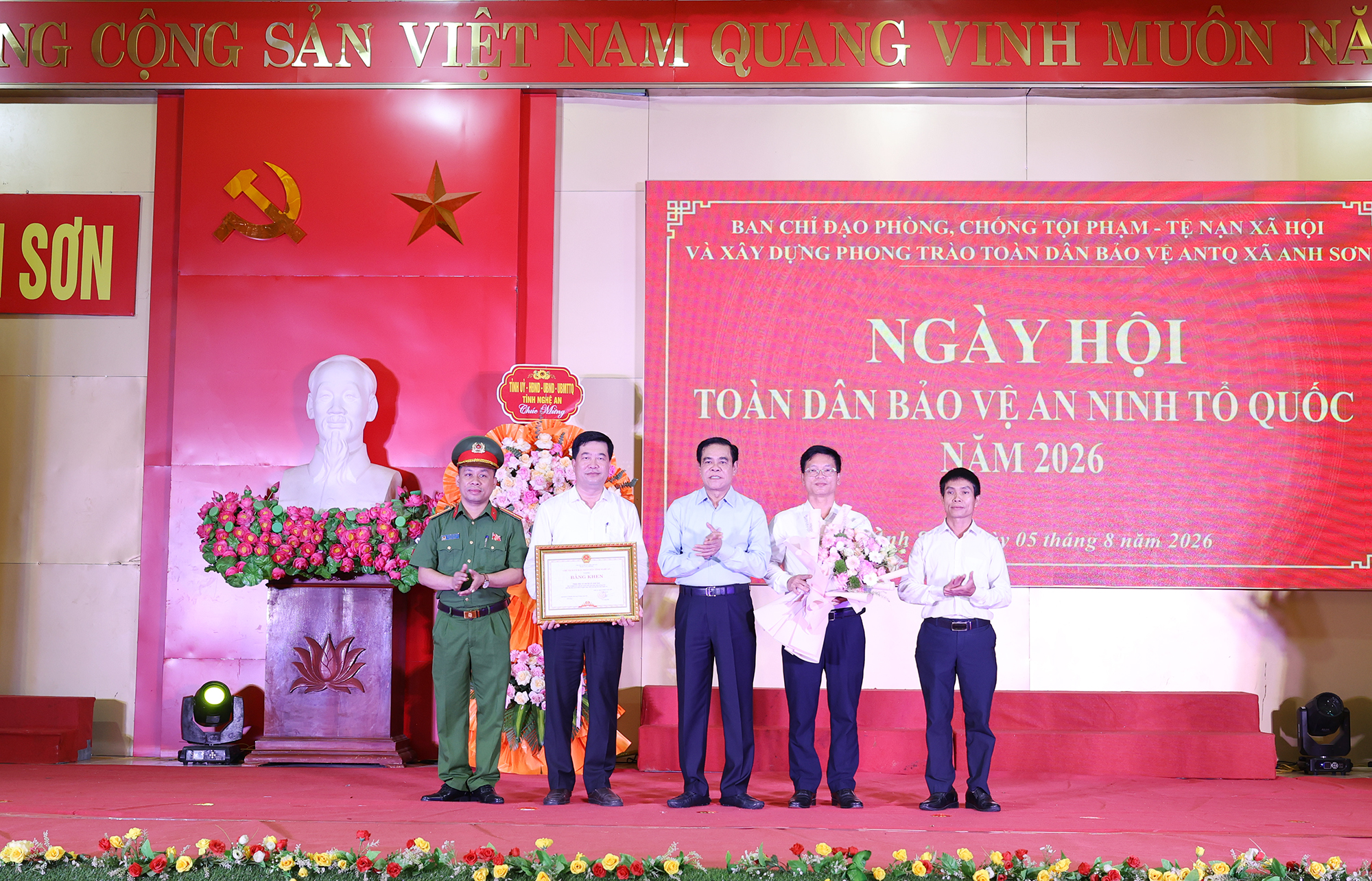 Anh-tin-bai